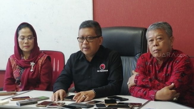 Hasto: Jangan Ada Menteri Setelah Dilantik Kibarkan Bendera Jadi Presiden