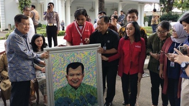 Wartawan Istana Wapres Beri Hadiah Lukisan, JK: Terima Kasih