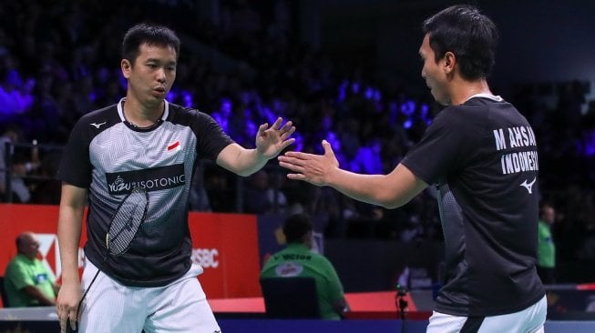 Pasangan ganda putra Indonesia, Hendra Setiawan/Mohammad Ahsan, melaju ke semifinal Denmark Open 2019 setelah menang atas Hiroyuki Endo/Yuta Watanabe (Jepang), Jumat (18/10/2019). [Humas PBSI]