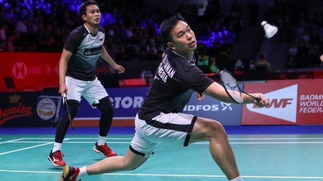 Pasangan ganda putra Indonesia, Hendra Setiawan/Mohammad Ahsan, melaju ke semifinal Denmark Open 2019 setelah menang atas Hiroyuki Endo/Yuta Watanabe (Jepang), Jumat (18/10/2019). [Humas PBSI]