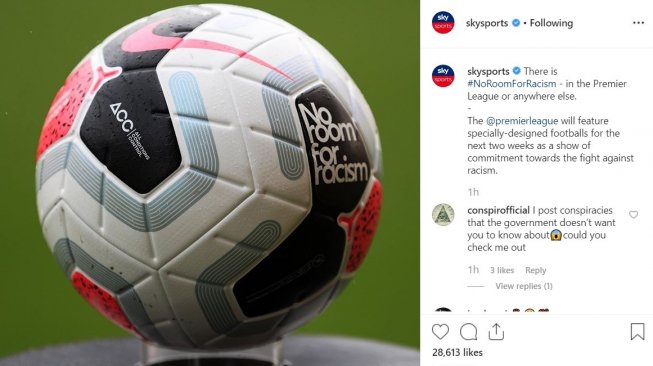 Penyelenggara Liga Primer Inggris meluncurkan desain bola anti rasisme untuk memerangai isu pelecehan rasis pemain bola di jejaring sosial. (Instagram/@skysports)