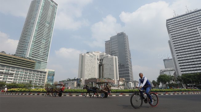 Suasana di kawasan Budaran Hotel Indonesia, Jakarta, Minggu (20/10). [Suara.com/Angga Budhiyanto]