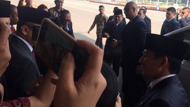 Datang Semobil, Prabowo-Sandiaga Harap Pelantikan Jokowi-Ma'ruf Lancar