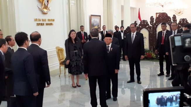 Pakai Celana Panjang, Ma'ruf Amin Temui Wakil Presiden China