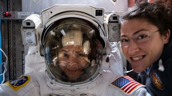 Dua Astronot Perempuan Berhasil Lakukan Spacewalk di Luar ISS