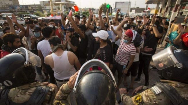 Bentrok dengan Polisi, 28 Orang Demonstran di Irak Tewas