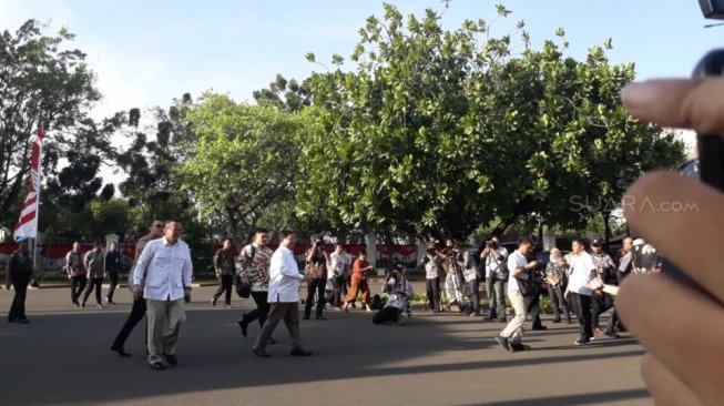 Prabowo Subianto ke Istana Kepresidenan. (Suara.com/Ummi Hadyah Saleh)