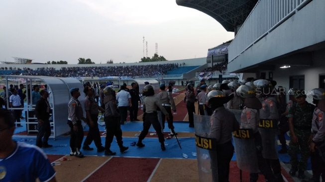 PSIM Yogyakarta vs Persis Solo Rusuh. [Suara.com/M Ilham Baktora]