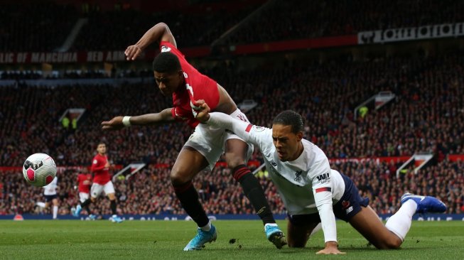 Rashford Menang Duel dari Van Dijk, Netizen: Harus Ditingkatkan Lagi!