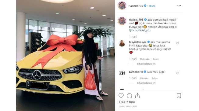 Bergaya Ala Gembel, Ria Ricis Beli Mobil Mercedes Benz Hampir Rp 1 Miliar