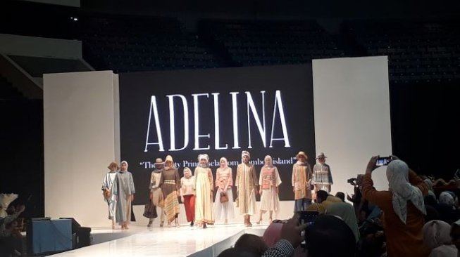 Cantiknya Warna-Warni Corak Vertikal Tenun Pringgasela di IMFW 2019