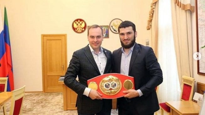 Juara dunia tinju kelas berat ringan asal Rusia, Artur Beterbiev. [Instagram/arturbeterbiev]