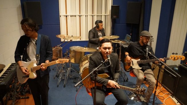 Altz Band [Instagram]