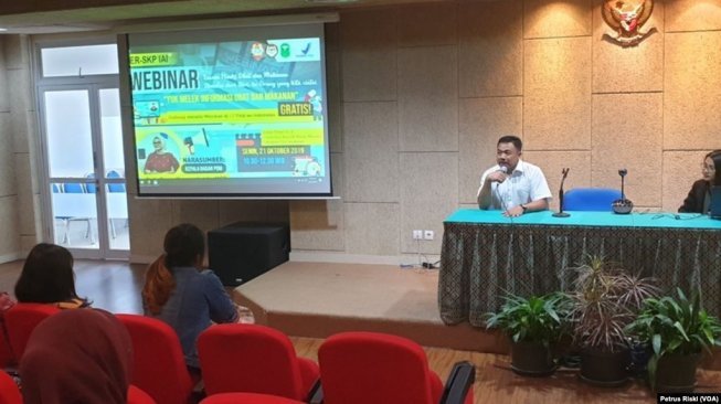 Seminar kesehatan BPOM melawan hoaks [Petrus Riski-VOAIndonesia]