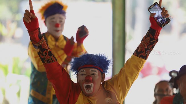 Suasana Jambore Badut Indonesia di Bumi Perkemahan Cibubur, Jakarta Timur, Selasa (22/10). [Suara.com/Angga Budhiyanto]