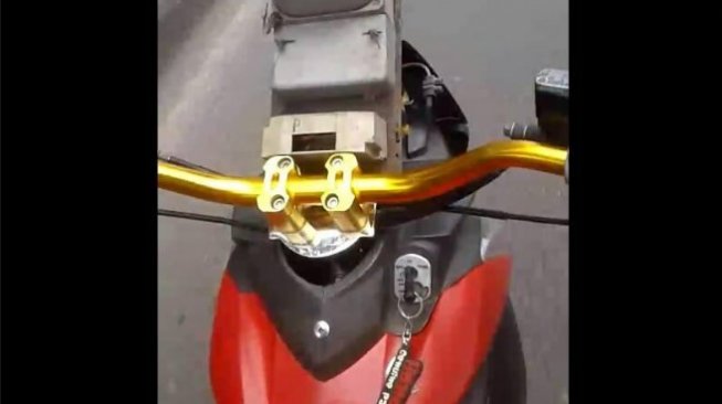 Kreatif, Pemotor di Probolinggo Gunakan Benda Ini Sebagai Speedometer