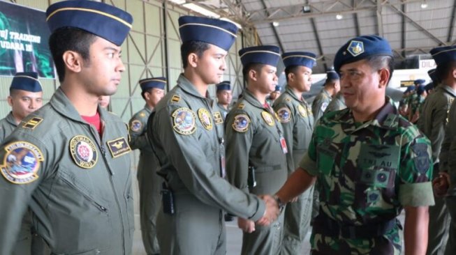 Penerbang Tempur TNI AU Dilengkapi NVG, Alat Canggih Navy Seal AS