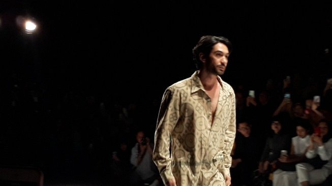 Oscar Lawalata di JFW 2020 [Suara.com/Risna]