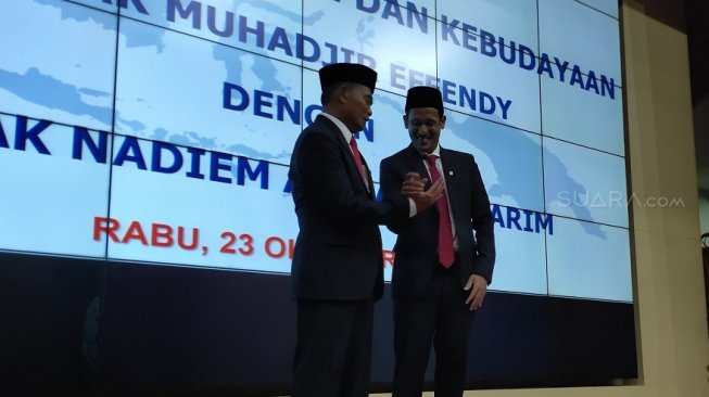 Mendikbud Nadiem Makarim dan eks Mendikbud Muhadjir Effendy. (Suara.com/Ria Rizki)