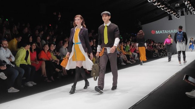 Matahari di Panggung JFW 2020 [Suara.com/Vessy]