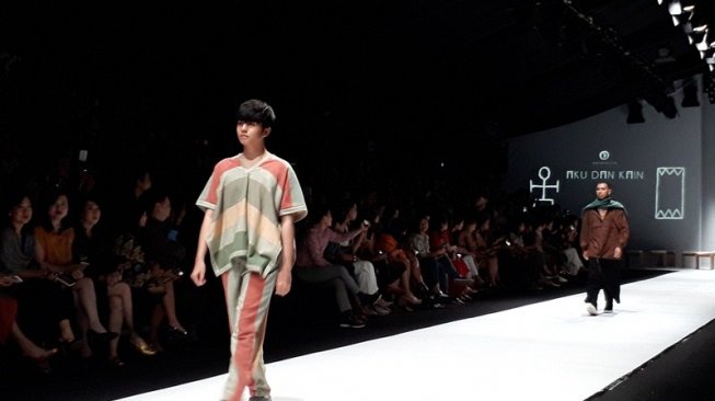 Oscar Lawalata di JFW 2020 [Suara.com/Risna]