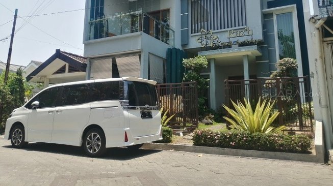 Rumah Menteri Desa dan Pembangunan Daerah Abdul Halim Iskandar di Surabaya, Jawa Timur. (Suara.com/Arry Saputra).