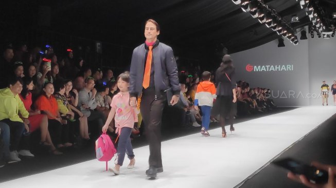 Matahari di Panggung JFW 2020 [Suara.com/Vessy]