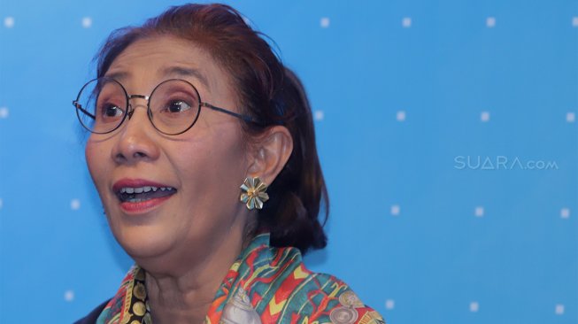 Mantan Menteri Kelautan dan Perikanan, Susi Pudjiastuti saat menghadiri acara Pisah-Sambut Menteri Kelautan dan Perikanan di Ballroom Mina Bahari III Kementerian Kelautan dan Perikanan, Jakarta, Rabu (23/10). [Suara.com/Angga Budhiyanto]