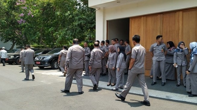 Pegawai Terkejut, Mahfud MD Jadi Menkopolhukam Gantikan Wiranto