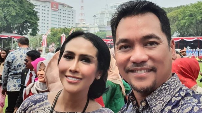 Ratu Meta dan suami, Eddy Faisal [Instagram]