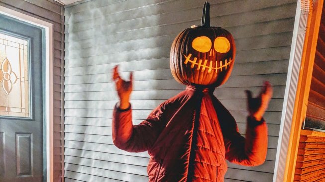 Gagal Seram, Kostum Halloween Karyawan Ini Malah Bikin Ngakak