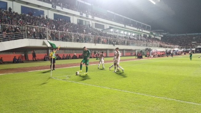 PSS Sleman vs Persija Jakarta di Stadion Maguwoharjo, Sleman, Kamis (24/10/2019). [Muhammad Ilham Baktora / Suara.com]