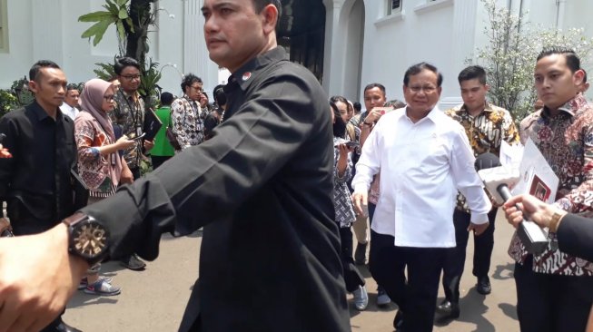 Prabowo Subianto ke Istana Kepresidenan. (Suara.com/Ummi Hadyah Saleh)