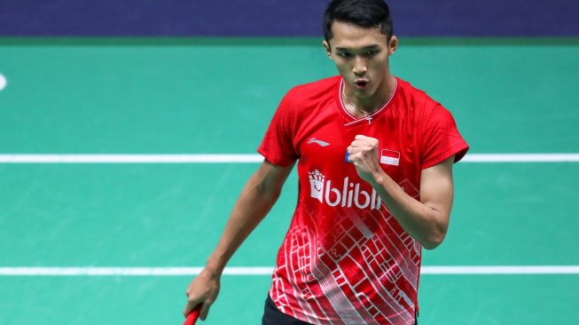 Pebulutangkis tunggal putra Indonesia, Jonatan Christie, menang atas Lee Cheu Yiu (Hong Kong) di babak kedua French Open 2019, Kamis (24/10). [Humas PBSI]