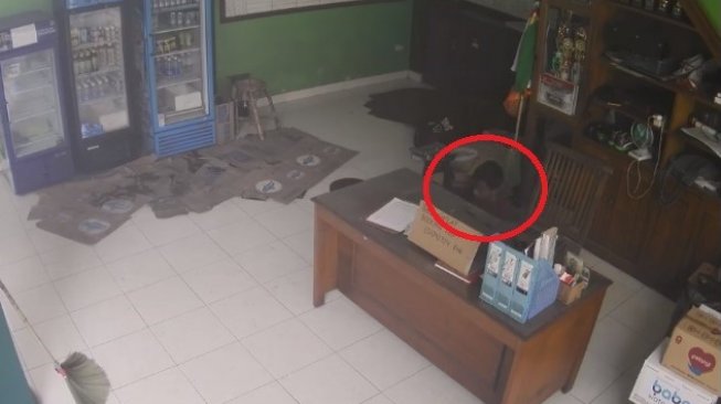 Curi Uang di Jogokaryan, Aksi Bocah Ini Terekam CCTV