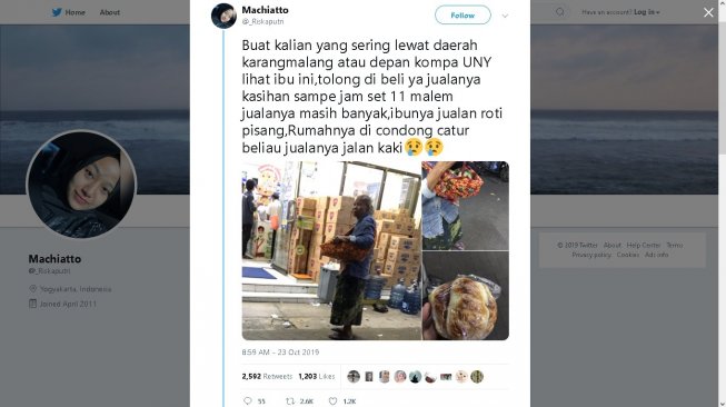 Nenek penjual roti pisang di sekitar Kopma UNY - (Twitter/@_Riskaputri)