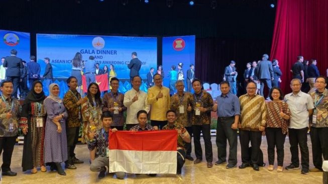 Tim ASEAN ICT Awards 2019 di Laos berhasil merebut gelar juara umum. [Dok Kominfo]