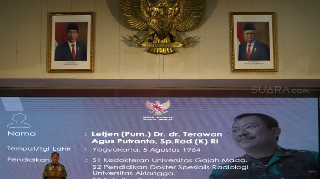 Menteri Kesehatan, Terawan Agus Putranto memberi sambutan saat acara pisah sambut Menteri Kesehatan di Gedung Kementerian Kesehatan, Kuningan, Jakarta Selatan, Kamis (24/10). [Suara.com/Angga Budhiyanto]         
   