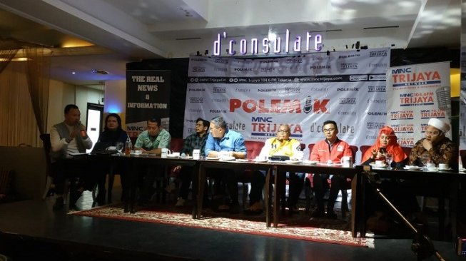 Wakil Ketua Majelis Tabligh PP Muhammadiyah Fahmi Salim (mengenakan sorban putih) paling kanan. (Suara.com/Ria Rizki).