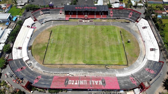 Foto udara Stadion Kapten I Wayan Dipta di Gianyar, Bali, Jumat (25/10). [ANTARA FOTO/Fikri Yusuf]