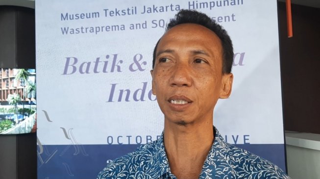 Suroso dalam acara Batik dan Wastra Indonesia di Cilandak, Jakarta Selatan, Minggu (27/10/2019). (Suara.com/Dini Afrianti)