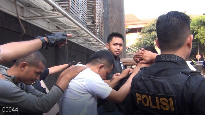 Diteriaki Maling, Debt Collector Babak Belur Dihajar Warga