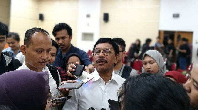 Menkominfo Johnny Plate berbicara tentang Sumpah Pemuda di Jakarta, Senin (28/10/2019). [Suara.com/Tivan Rahmat]