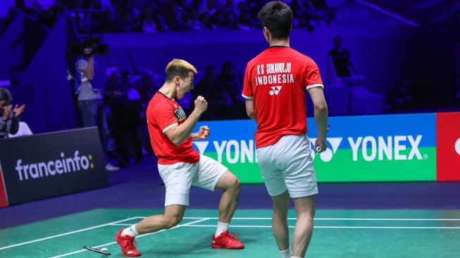 Pasangan ganda putra Indonesia, Kevin Sanjaya Sukamuljo/Marcus Fernaldi Gideon, menjuarai ajang French Open 2019 usai mengalahkan Satwiksairaj Rankireddy/Chirag Shetty (India), Minggu (27/10). [Humas PBSI]