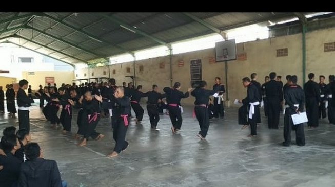 Tes Kenaikan Tingkat PSHT Denpasar Digelar di Padepokan Silat SMI