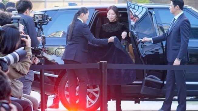 Heroik tapi Manis, Aksi Bodyguard Wanita Bae Suzy Curi Perhatian Publik - Suara.com