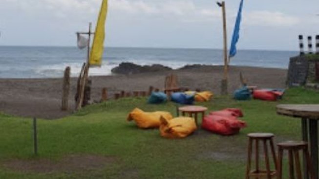 Terapi Pasir Pantai di Pantai Munggu Dipercaya Bisa Sembuhkan Reumatik Sampai Kelumpuhan