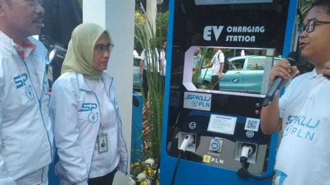 Peresmian SPKLU dilakukan di empat kota: Jakarta, Tangerang, Bandung, dan Bali bagian selatan, bertepatan Hari Sumpah Pemuda [Dok PLN].