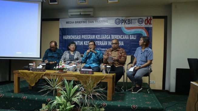 Media Briefing dan Training: Harmonisasi Program Keluarga Berencana Bali Untuk Kesejahteraan Indonesia' di Hotel Grand Santhi, Denpasar, Bali pada Senin (28/10/2019). (Suara.com/Shevinna Putti Anggraeni)