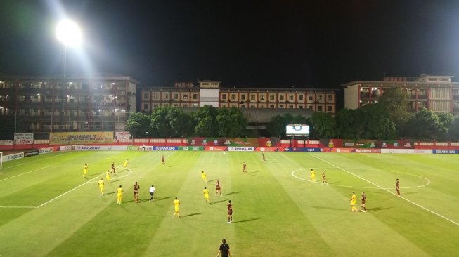 Pertandingan Liga 1 2019 antara Bhayangkara FC vs PSM Makassar di Stadion Perguruan Tinggi Ilmu Kepolisian (PTIK), Jakarta, Selasa (28/10/2019). (Suara.com/Adie Prasetyo Nugraha).